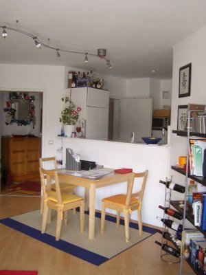 frei: Helle 2-Zi.-Whg, nähe Zentrum und Uni, Parkettlaminat, 2 Balkone