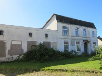 *Fehmarn* 165 m² große Stadtvilla, bereits entkernt, sanierungsbedürftig.