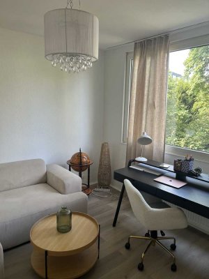 Moderne, renovierte Wohnung mit Sonnenbalkon in Düsseldorf-Holthausen