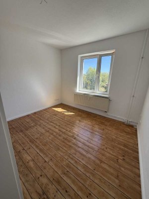 stilvolle, renovierte 3-Zimmer Altbauwohnung in der KTV