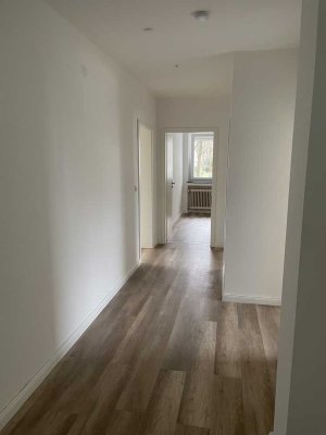 Geschmackvolle 3-Raum-Wohnung mit Balkon und Garage in Bielefeld-Sennestadt