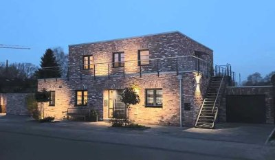 Antiker Feldbrandstein im Bauhausstil , Baujahr 2022