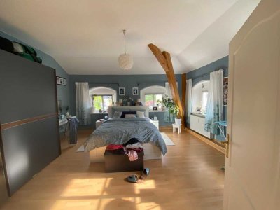 großzügig,helle 3-Zimmer Dachgeschoßwohnung mit EBK(wenn gewünscht) in zentraler Lage von Döbeln