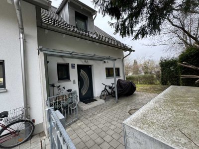 Ansprechendes Reiheneckhaus mit vier Zimmern, Hobbyraum und EBK in Aubing, München