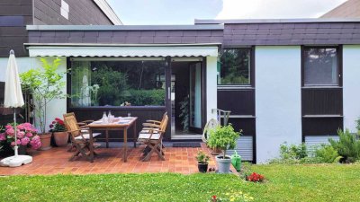 Wohnen im Bungalow: Großzügiges Reihenmittelhaus mit Garten in guter Lage von privat
