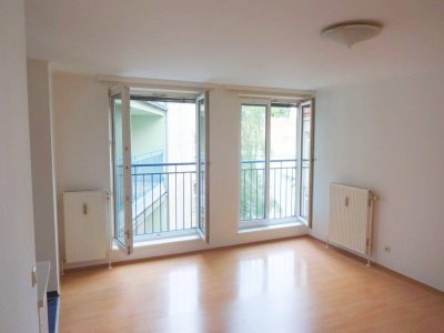 Ruhige, helle 2 Zimmer Wohnung, Innenhoflage, 3.Liftstock, Neubau