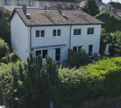 Naturnah wohnen – gepflegte Doppelhaushälfte mit Terrasse und Kamin