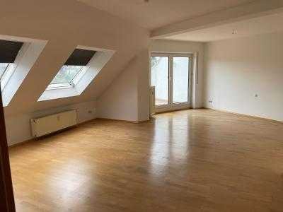 Lichtdurchflutete, großzügige drei Zimmer Maisonette-Wohnung - direkt vom Eigentümer