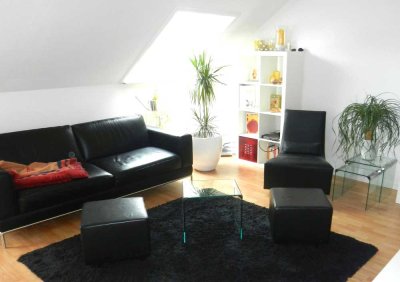 Gemütliche, helle 
2-Zimmer-DG Wohnung
in Stuttgart-Bad Cannstatt Memberg