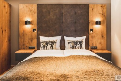 Tiroler Alpenzauber: Luxuriöses Gartenapartment am Fuße der Zugspitze