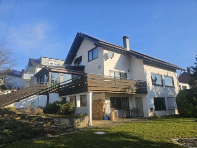 Großzügiges Haus mit Einliegerwohnung und unverbaubarem Traumblick in Remchingen-Singen