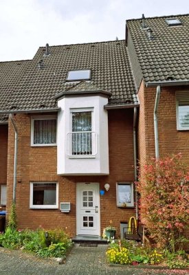 Nähe Klinikum: Modernes Reihenhaus in ruhiger Lage