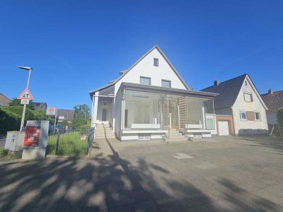 Gemütliche 2-Zimmer-Wohnung mit Einbauküche im ruhigen 4-Familienhaus im Sahlkamp.
