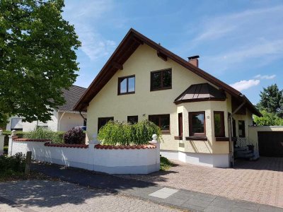 Gepflegte Wohnung (32qm, 1ZKB) in Rheinbach am Fuße der Tomburg