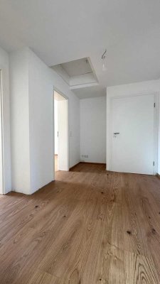 ECKENHEIM I NEU RENOVIERTE 2- ZIMMER WOHNEINHEIT I ALTBAU I PKW STELLPLATZ I
