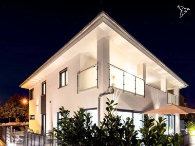 GROSSZÜGIG UND MODERN � Exklusives Einfamilienhaus mit Bürofläche in Königstein im Taunus!