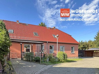 REIHENHAUS MIT WOHNENSEMBLE UND EINBAUKÜCHE + ZWEI BÄDER + GARAGE + WERKSTATT + PHOTOVOLTAIKANLAGE