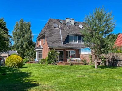 Bezugsfreie Doppelhaushälfte nahe Krampnitzsee mit Terrassen & Garten
