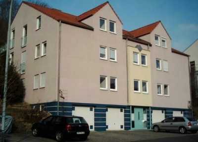 Stilvolle, gepflegte 3-Zimmer-Dachgeschosswohnung mit geh. Innenausstattung, mit Balkon, EBK, Ofen