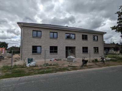 3 Zi. EG-Wohnung - Erstbezug 82qm, idyllische Lage, Garten, EBK, Stellplatz