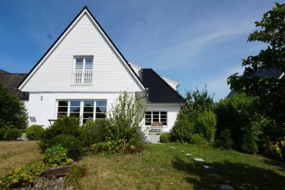 Schönes kernsaniertes Haus in ruhiger Lage in Ahrensburg/Ammersbek mit separatem Baugrundstück