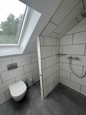 Helle und offene Dachgeschosswohnung (Kernsaniert) mit Fernblick
