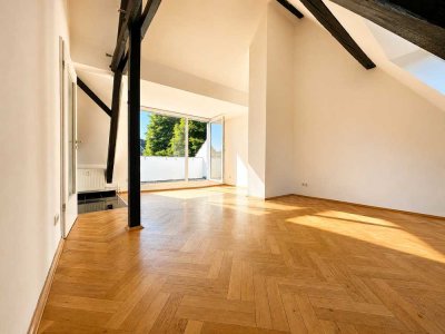Historischer Charme trifft Loft-Flair: 3-Zimmer-Dachgeschoss mit hohen Decken, Balkon & Sichtbalken
