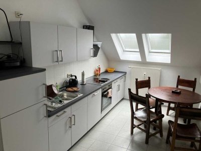 WOHNEN im Dachgeschoss - EBK mögl. - Bad mit Fenster + Wanne ! u.v.m.