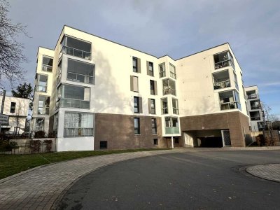 Traumhafte 2,5 Zimmerwohnung mit 2 Loggien, Keller und Tiefgaragenstellplatz
