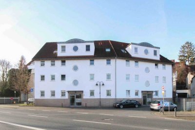 Direkt am Rhein: Bewohnte 2-Zimmer-Wohnung mit Balkon und Garage auf Erbbaugrund