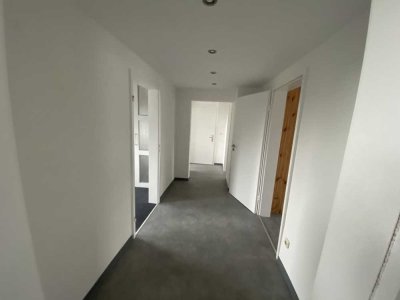 Helle Drei-Zimmerwohnung mit Balkon in zentraler Lage