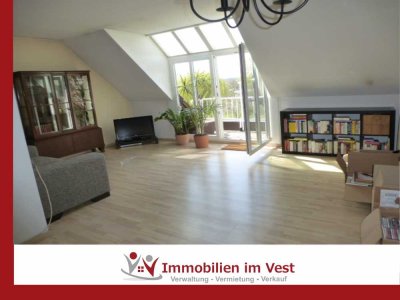 ***Singles aufgepasst*** wunderschöne Dachgeschosswohnung, 2 Balkone, Blick auf den Kanal