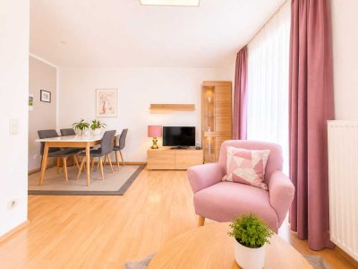 Voll möblierte 2-Zimmer-Gartenwohnung mit zwei Terrassen in ruhiger Grünlage