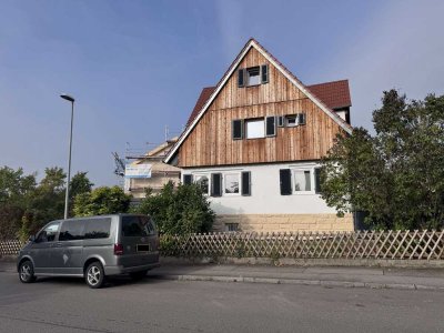 Sanierte Doppelhaushälfte mit großzügigem Garten, ideal für die kleine Familie!
