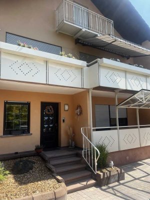 Stilvolle, modernisierte 2-Raum-EG-Wohnung mit Balkon und EBK in Karlsruhe