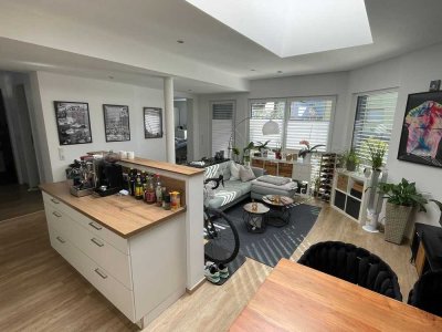 Lichtdurchflutete 2-Zimmer EG-Wohnung | inkl. EBK, Stellplatz, Terrasse