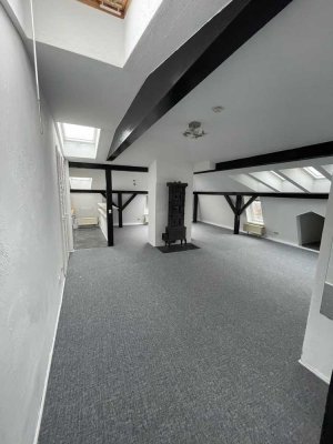 Große 2 Zi. DG Wohnung Innenstadtnähe 80 qm