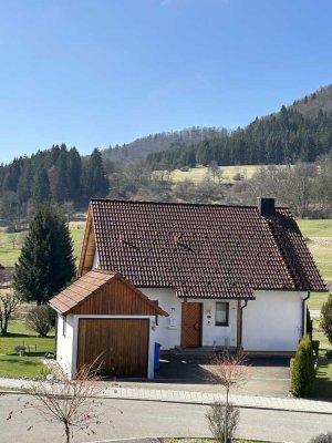 Schönes, sofort bezugsfertiges und sehr gepflegtes Einfamilienhaus in herrlicher Naturlage