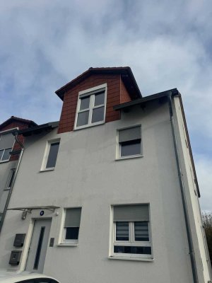 Frisch sanierte und moderne 2,5 Zimmer 75qm Maisonette-Wohnung im Neubaugebiet Mörfelden-Walldorf