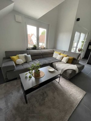 Charmante 3-Zimmer Wohnung mit Balkon und hochwertiger Teilmöblierung