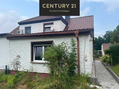 Doppelhaushälfte mit großem Garten, Pool und Schrauberparadies!