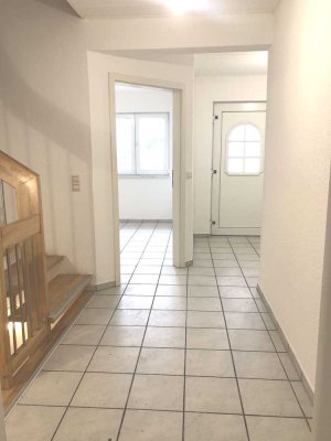 Großzügige DHH mit Garten, ideal für Kinder !