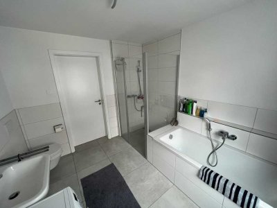 Freundliche 4-Zimmer-Wohnung mit gehobener Innenausstattung mit Balkon in Dirlewang