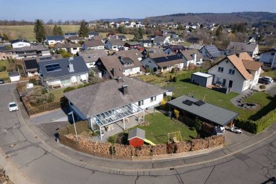 ***Kernsanierter Bungalow in ruhiger, bevorzugter Wohnlage (Sackgasse) ***