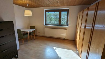 Teilmöblierte 2-Zimmer-Erdgeschosswohnung mit Einbauküche in Kempten am Stadtweiher
