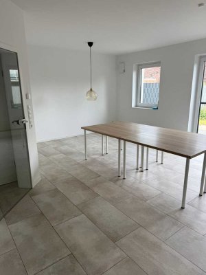 Neuwertiges Reihenmittelhaus - 100m² - Vier Zimmer, Einbauküche - Ruhige Lage in Jaderberg
