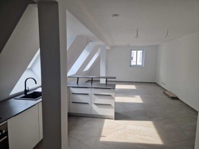 Erstbezug nach Kernsanierung , Geschmackvolle 2,5-Raum-Wohnung ,Top-Lage im Zentrum von Göppingen
