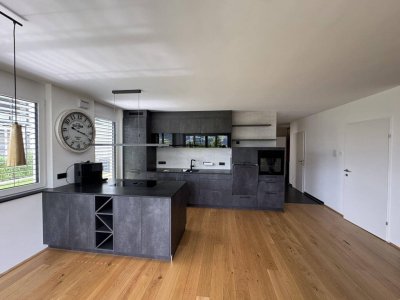 VOMP: wunderschöne 3-Zimmer- Gartenwohnung mit Bergblick
