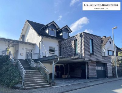 Solides und gepflegtes Einfamilienhaus mit Terrasse, Doppelcarport und Garage! Stadtteil Netphen!