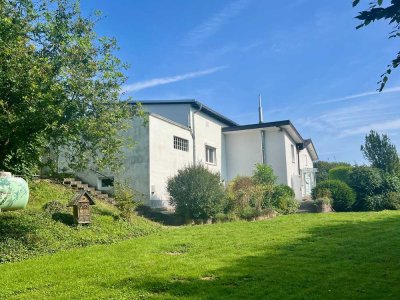 Wohnen in idyllischer Lage mit großem Grundstück!